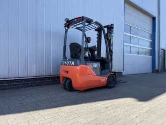 Gabelstapler gebraucht TOYOTA 8FBET15 | AKKU NEU 2026 | Neue Bereifung ELEKTRO DREIRADFRONTSTAPLER (13044707)